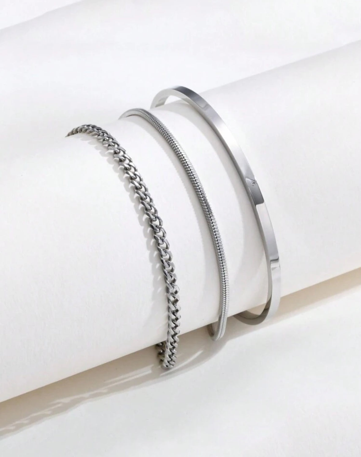 Élégance Dorée – Ensemble de Bracelets Minimalistes