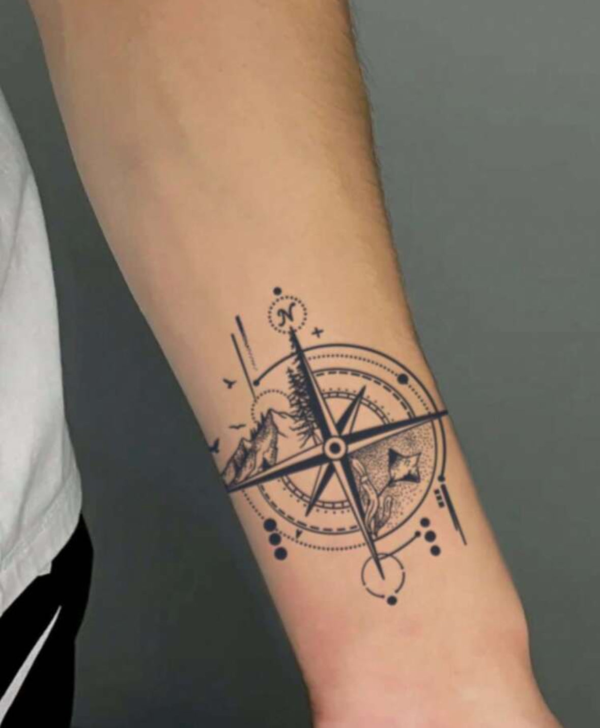 Tatouage Éphémère Boussole Aventure – Waterproof et Longue Durée