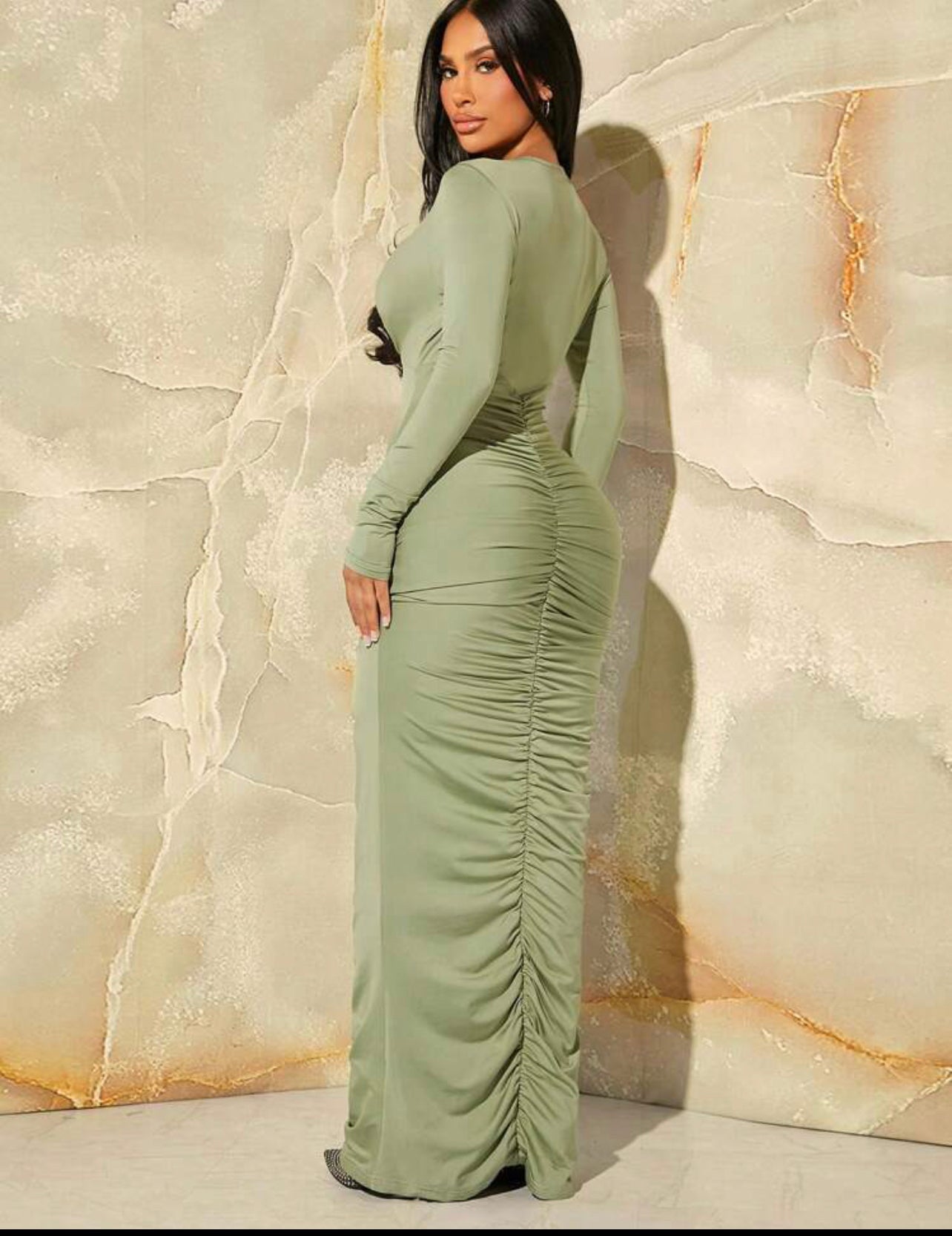 Robe Moulante Décolleté À Ruché