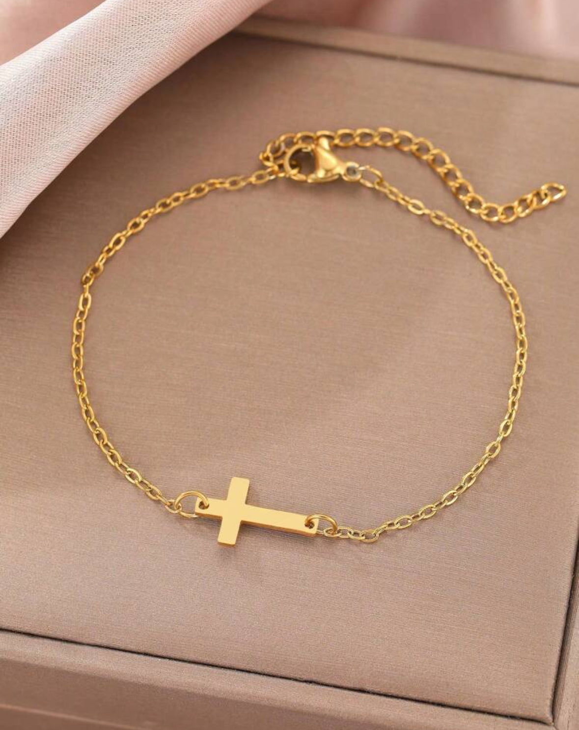 Bracelet Croix en Acier Inoxydable – Élégance et Spiritualité