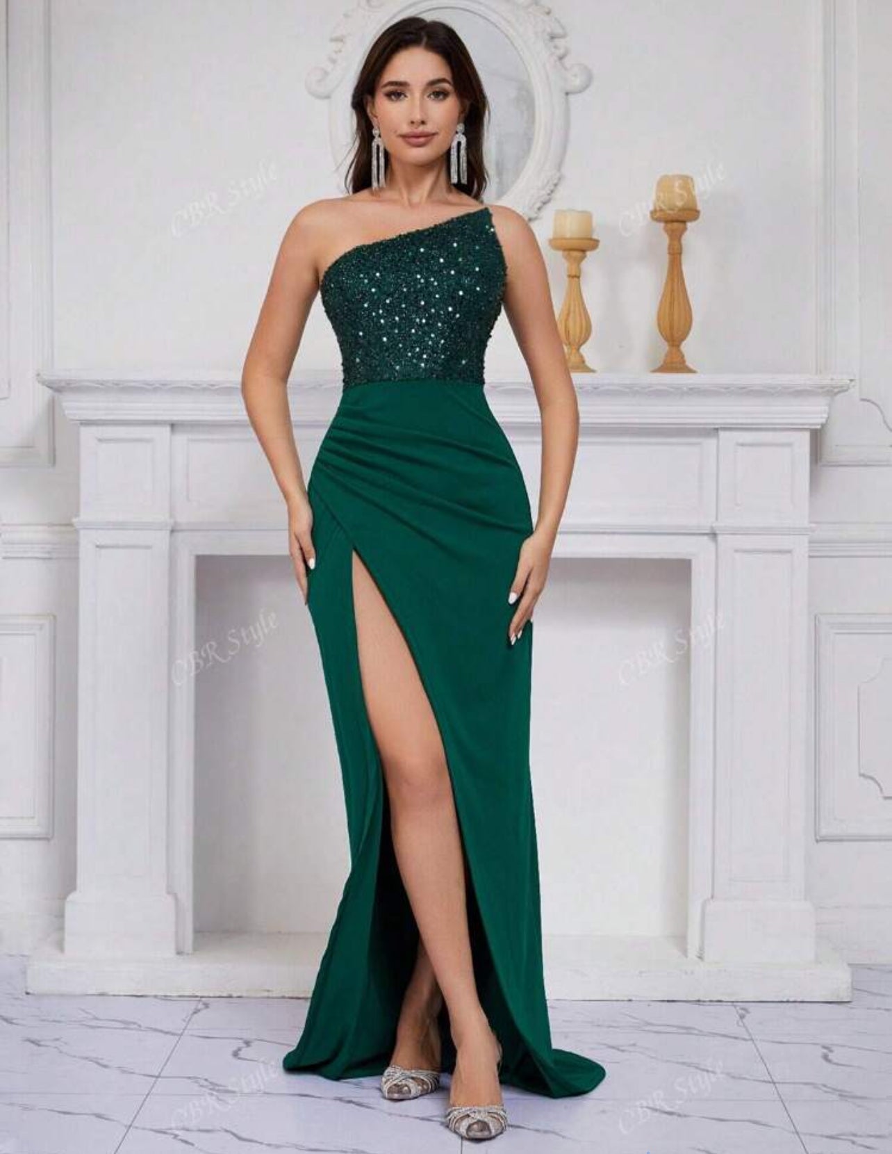 Robe de soirée élégante en satin vert émeraude