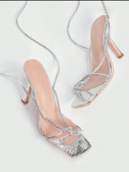 Sandales Argentées à Lanières - Brillance et Élégance