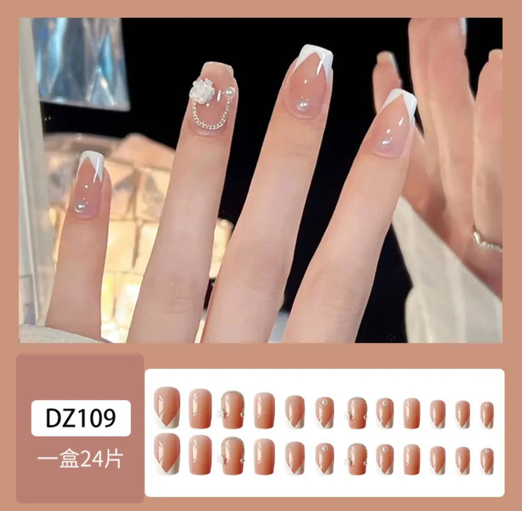 Faux Ongles avec Perles