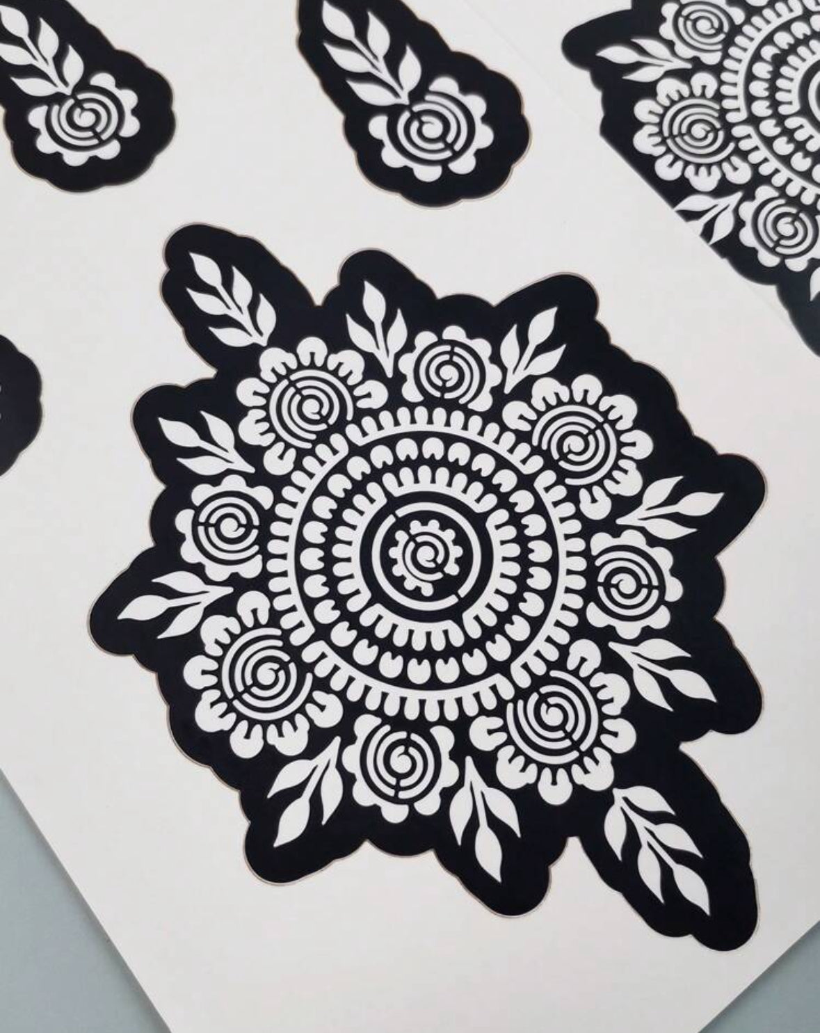 Pochoir de Tatouage Henné – Motif fleurs Élégantes