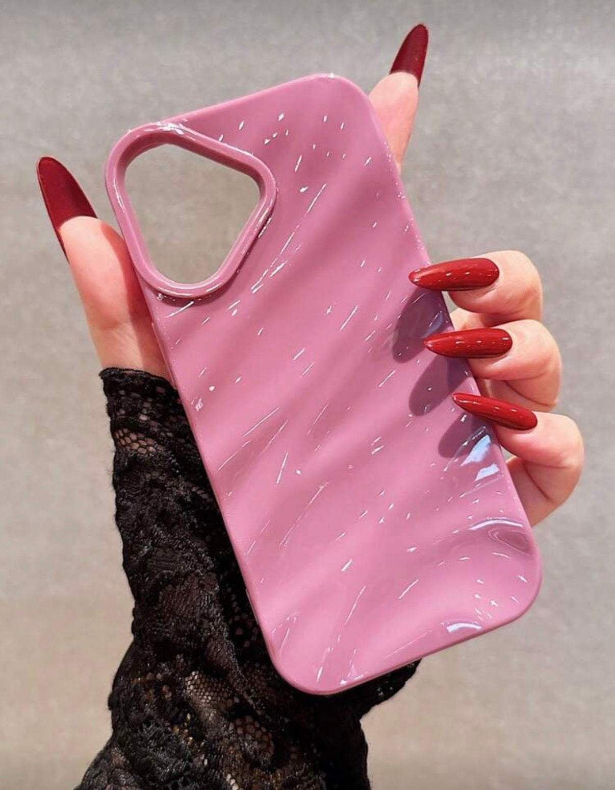 Coque iPhone "Wavy Gloss" Rose Vieux – Effet Ondulé Miroir