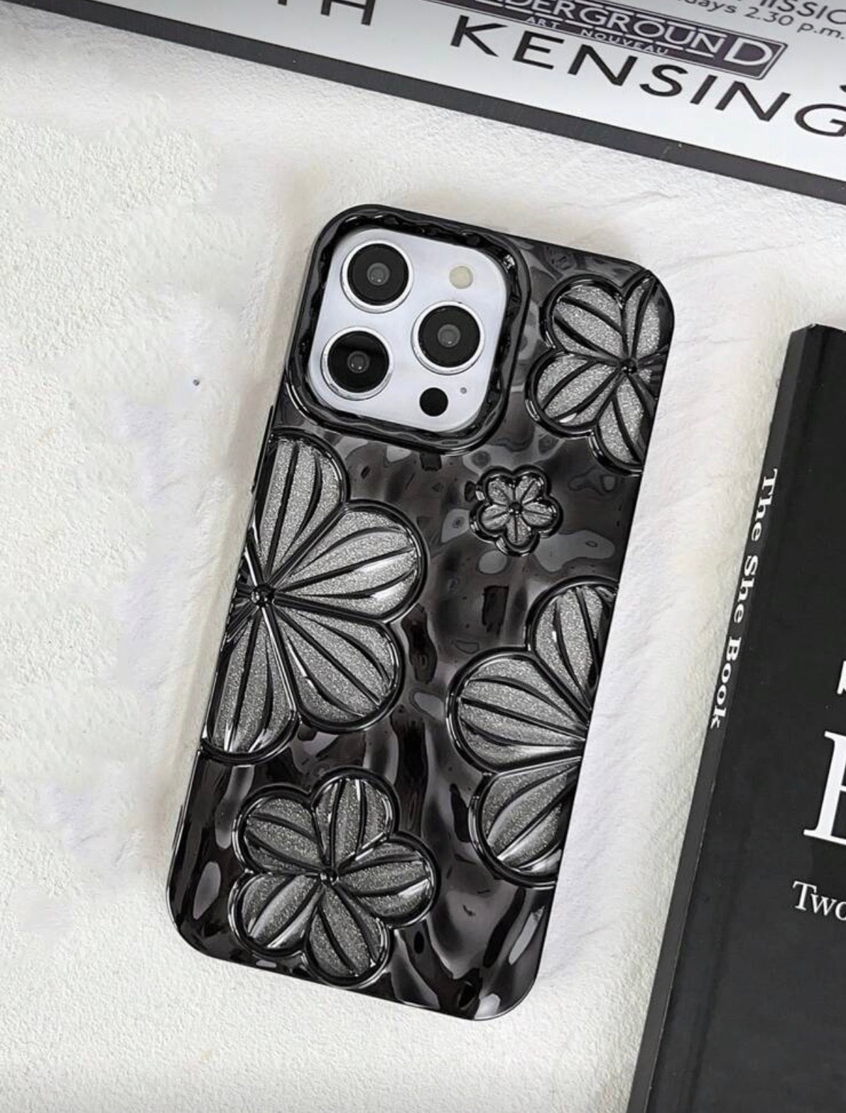 Coque iPhone "Floral Chrome" – Design 3D Luxueux & Reflets Métallisés