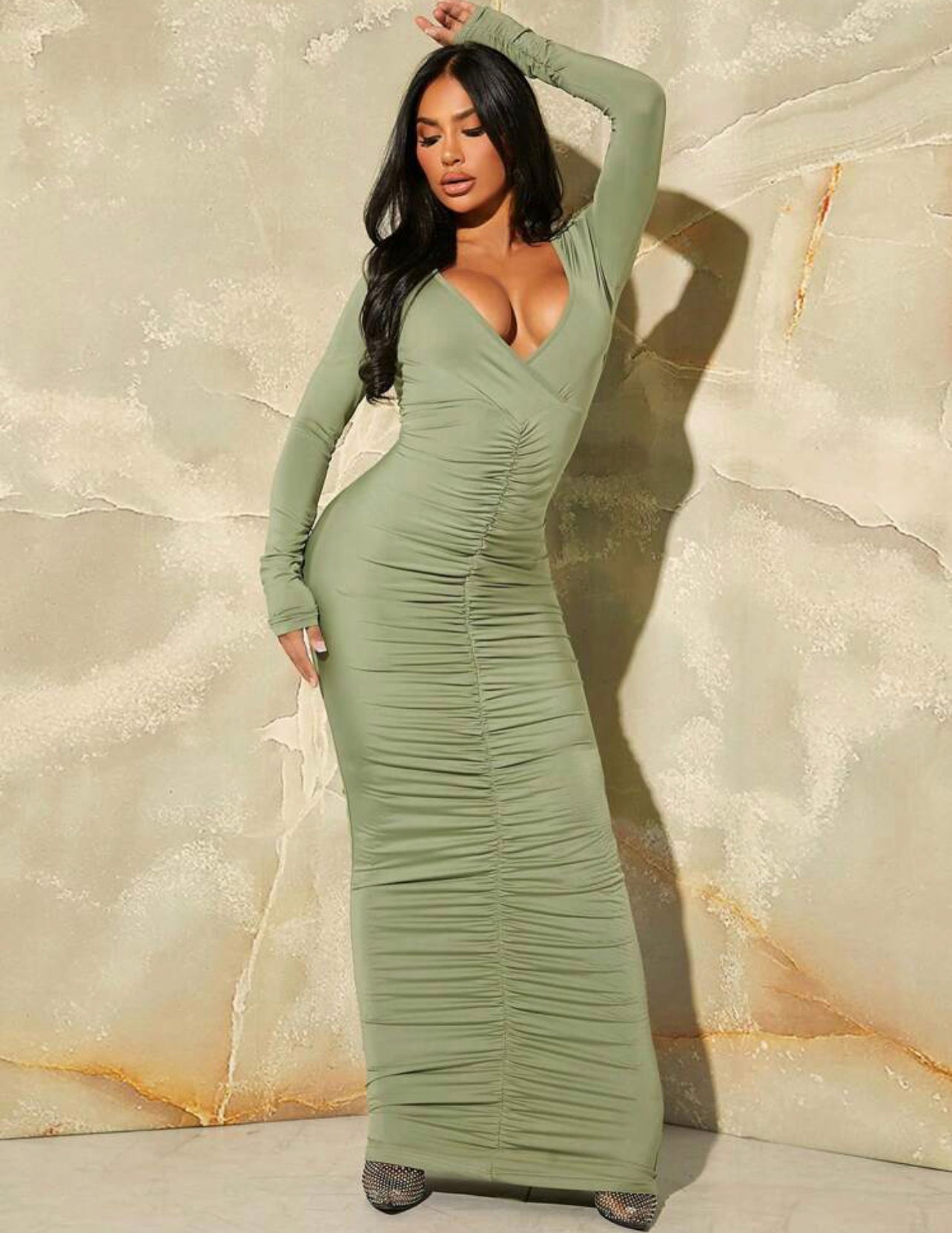 Robe Moulante Décolleté À Ruché