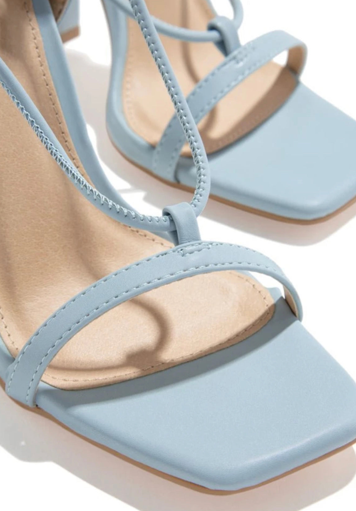 Talons Lanières Croisées & Bout Carré