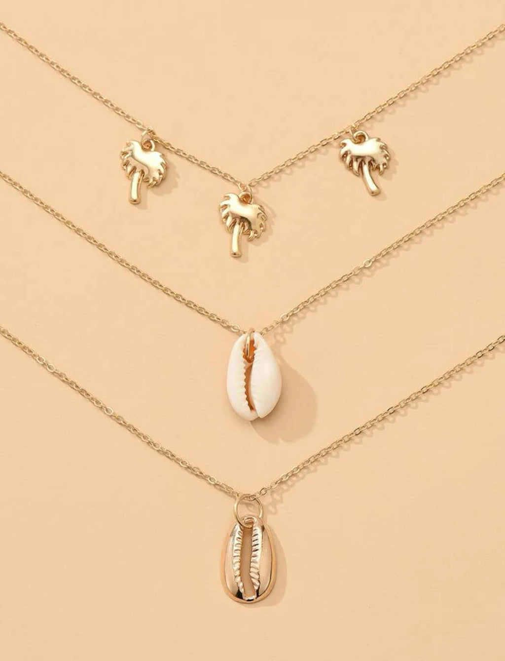 Collier multi-rang coquillage et palmier – Élégance naturelle