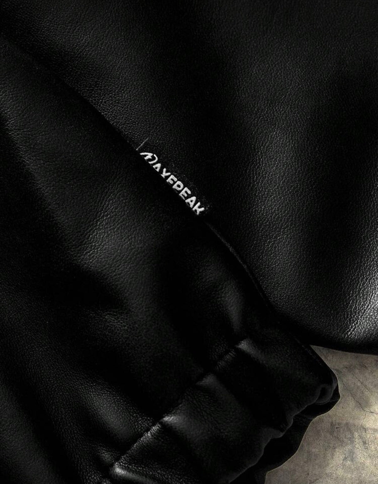 Veste "Ignition" en Simili-Cuir Noir – Broderies Flammes Gothiques