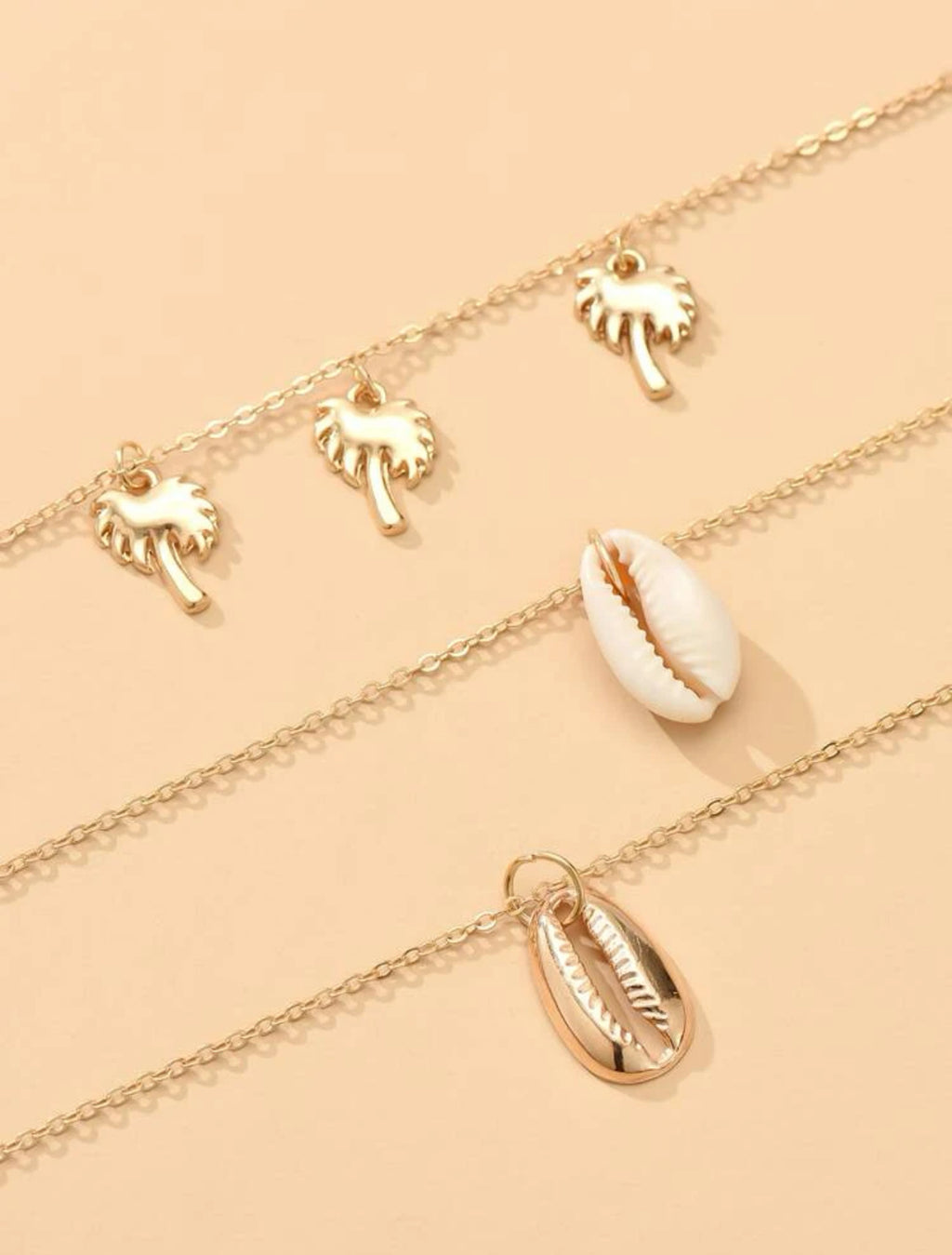 Collier multi-rang coquillage et palmier – Élégance naturelle
