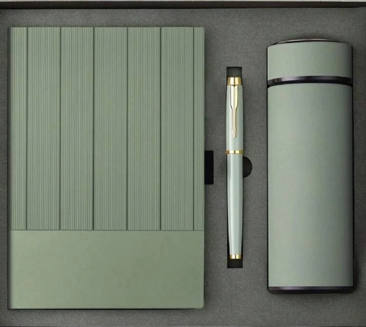 Coffret Cadeau de Luxe Personnalisé – Carnet A5, Stylo & Thermos