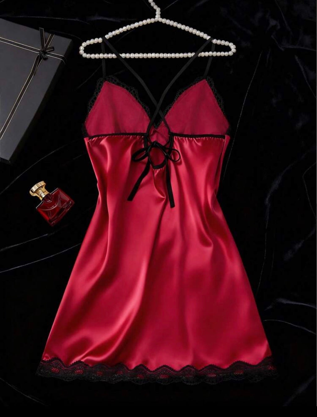 Nuisette de Nuit en Satin Soyeux avec Dentelle Florale
