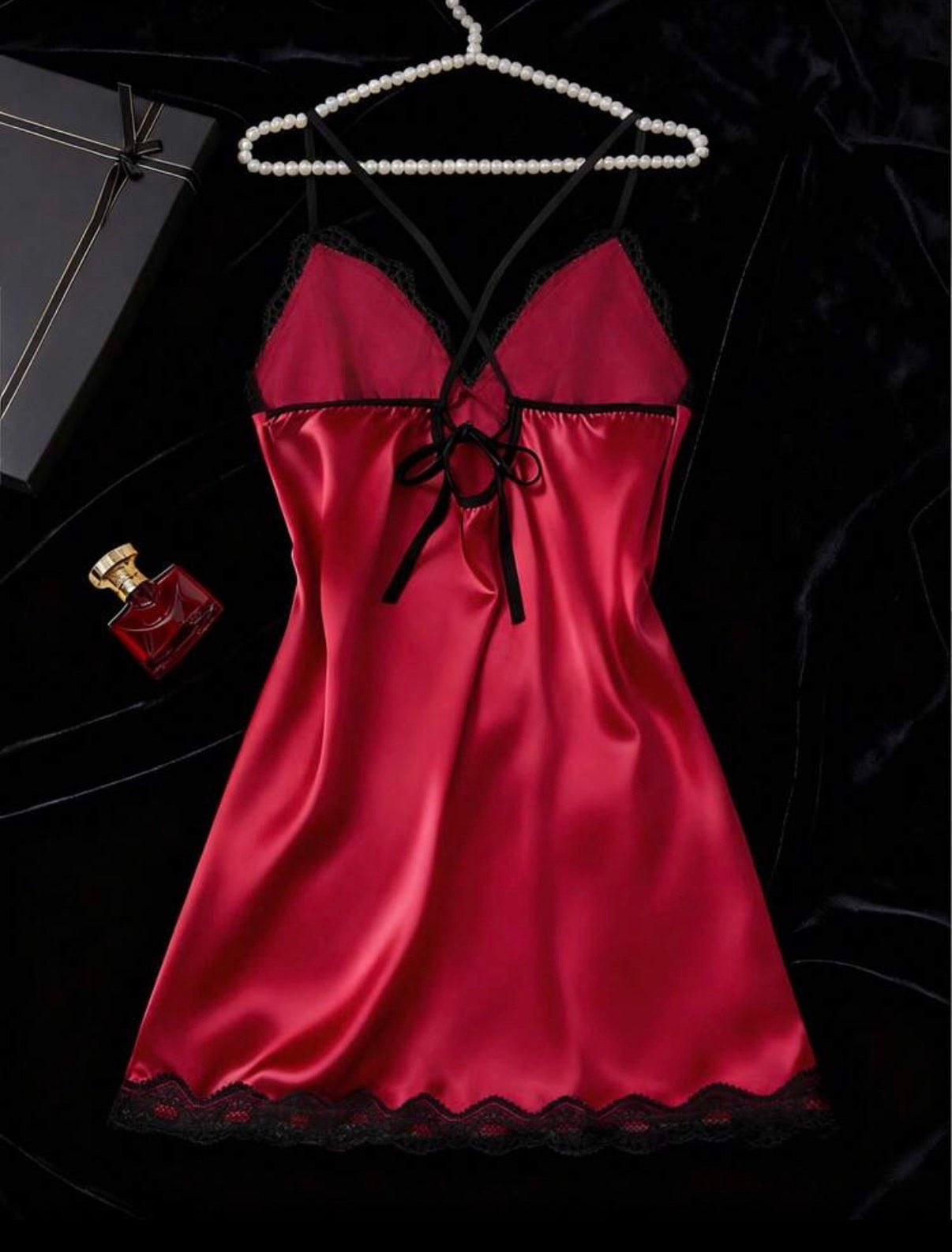 Nuisette de Nuit en Satin Soyeux avec Dentelle Florale