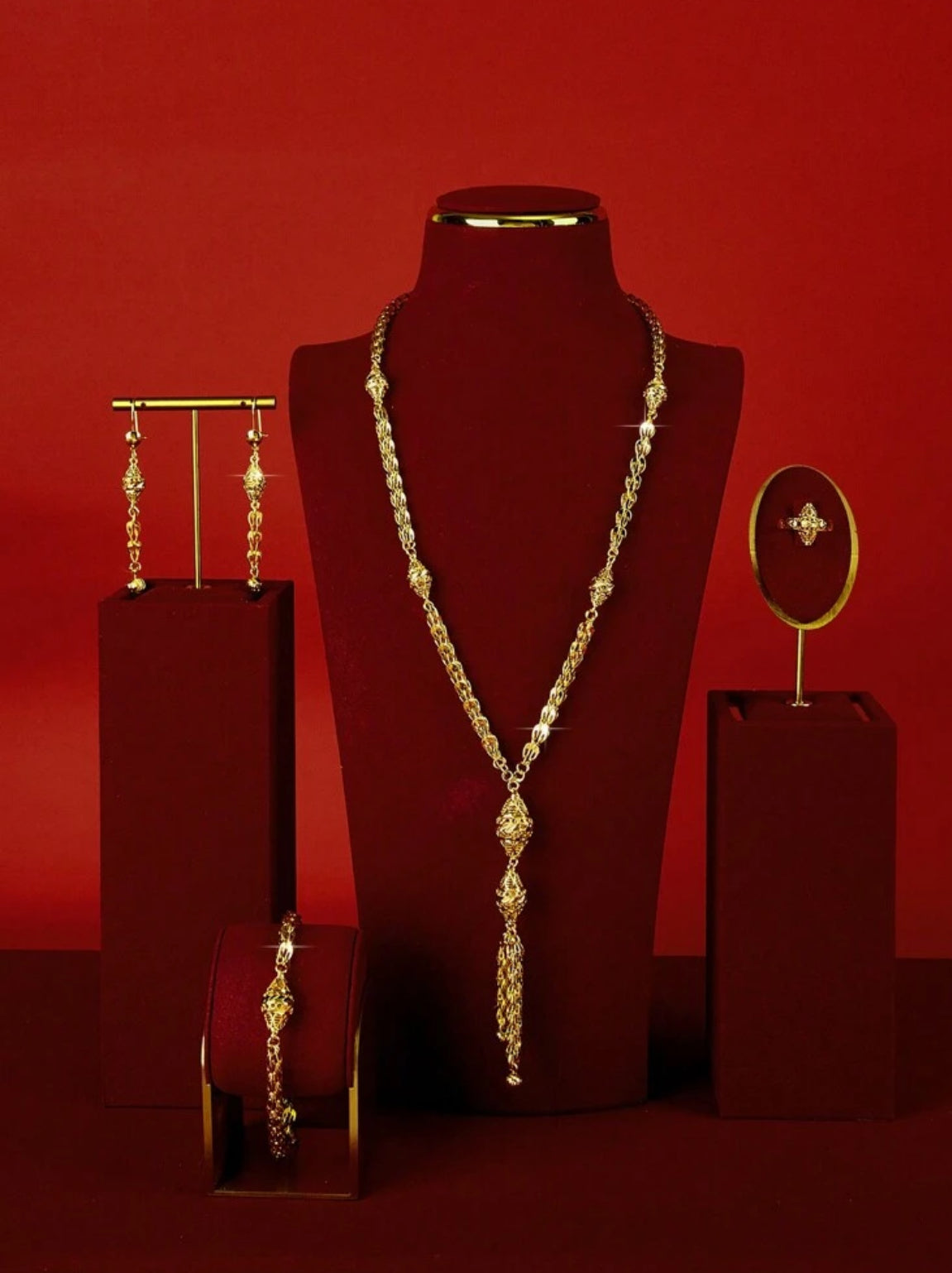 Parure de Bijoux Dorés Élégante – Collier, Bracelet, Bague et Boucles d’Oreilles