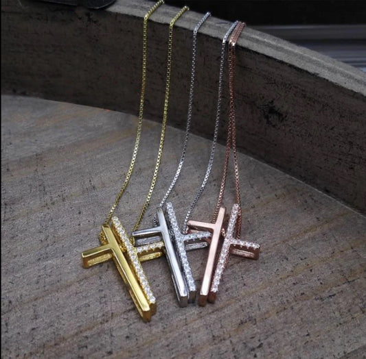 Halskette mit doppeltem Kreuz