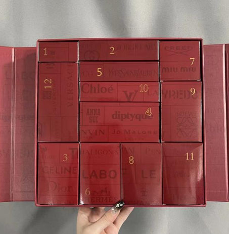 Coffret Cadeau Découverte Surprise DAG – 12 Mini-Parfums de Luxe pour Femme