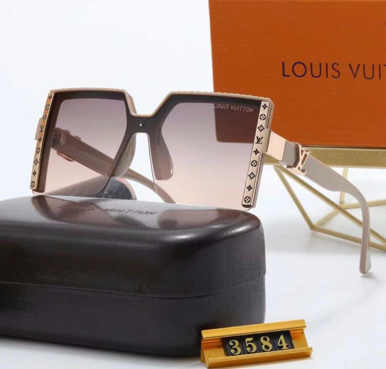 Lunettes de Soleil Carrées Luxe Monogram