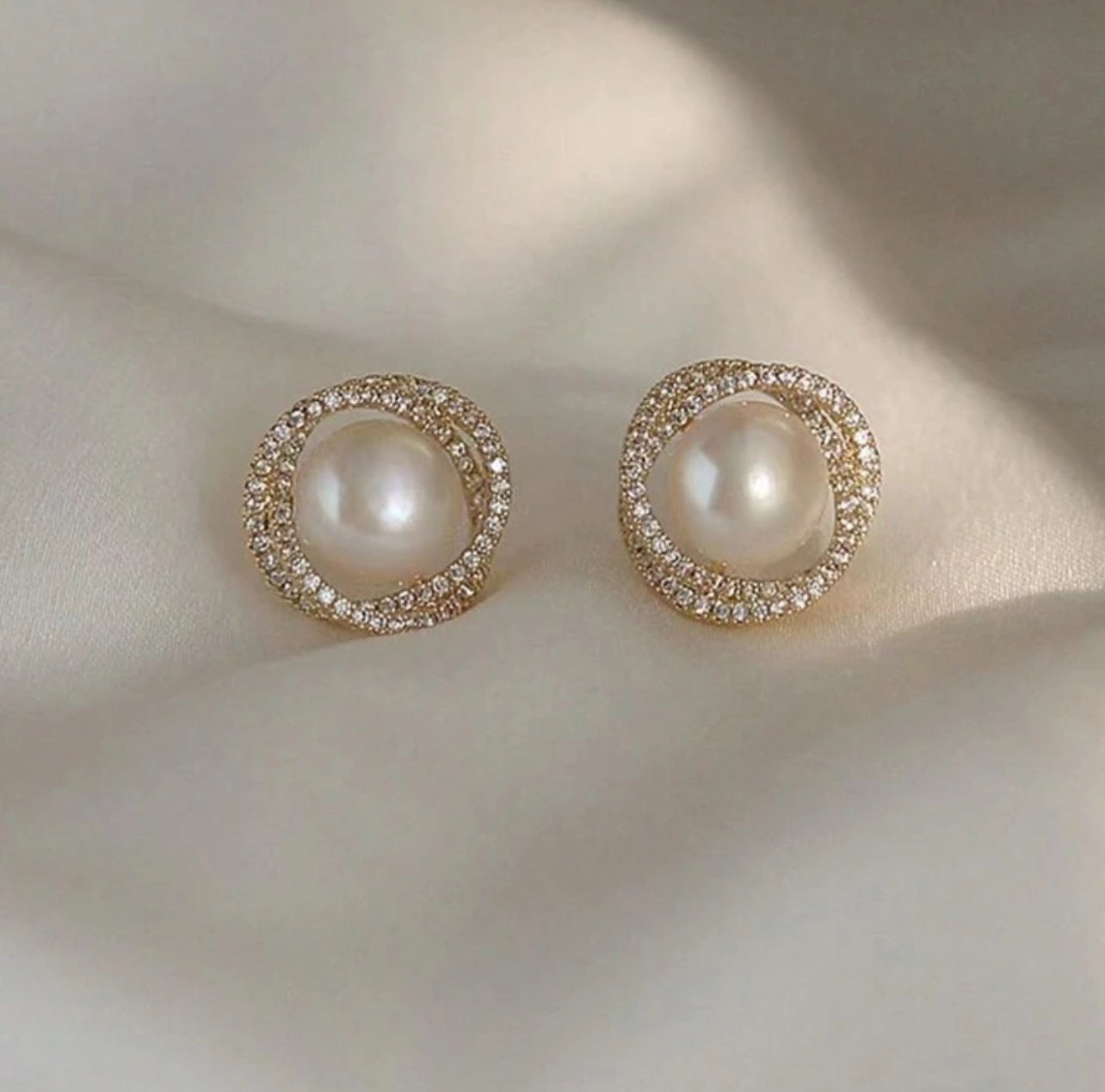 Set of 2 Fashion Faux Pearl Spiral Stud Earrings for Women, Unique Geometric Design Ear Jewelry