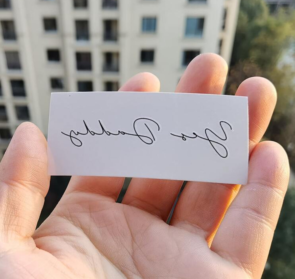 Tatouage temporaire minimaliste - “Yes Daddy”