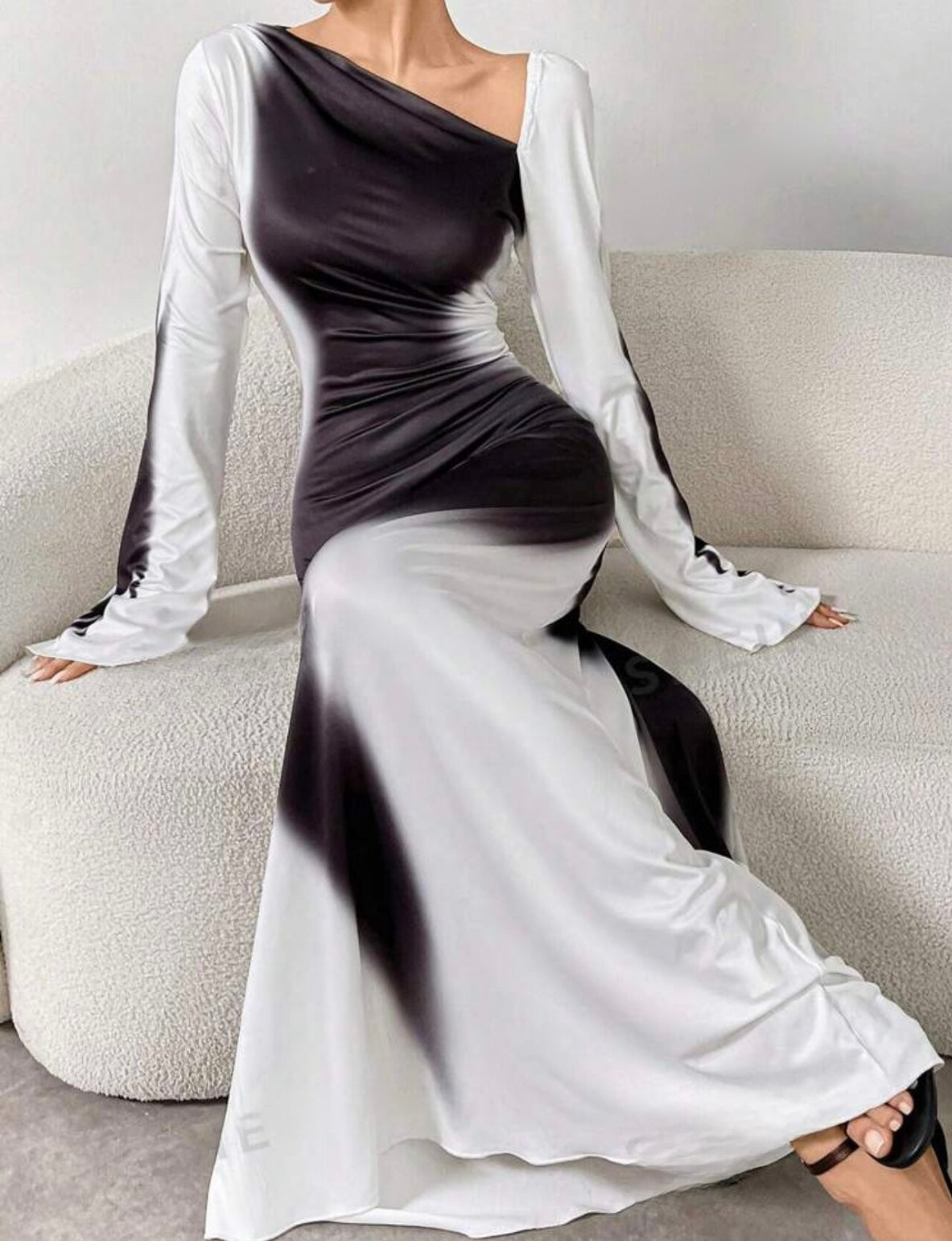 Robe Longue Dégradée Noir et Blanc Élégante