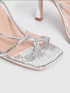 Sandales Argentées à Lanières - Brillance et Élégance