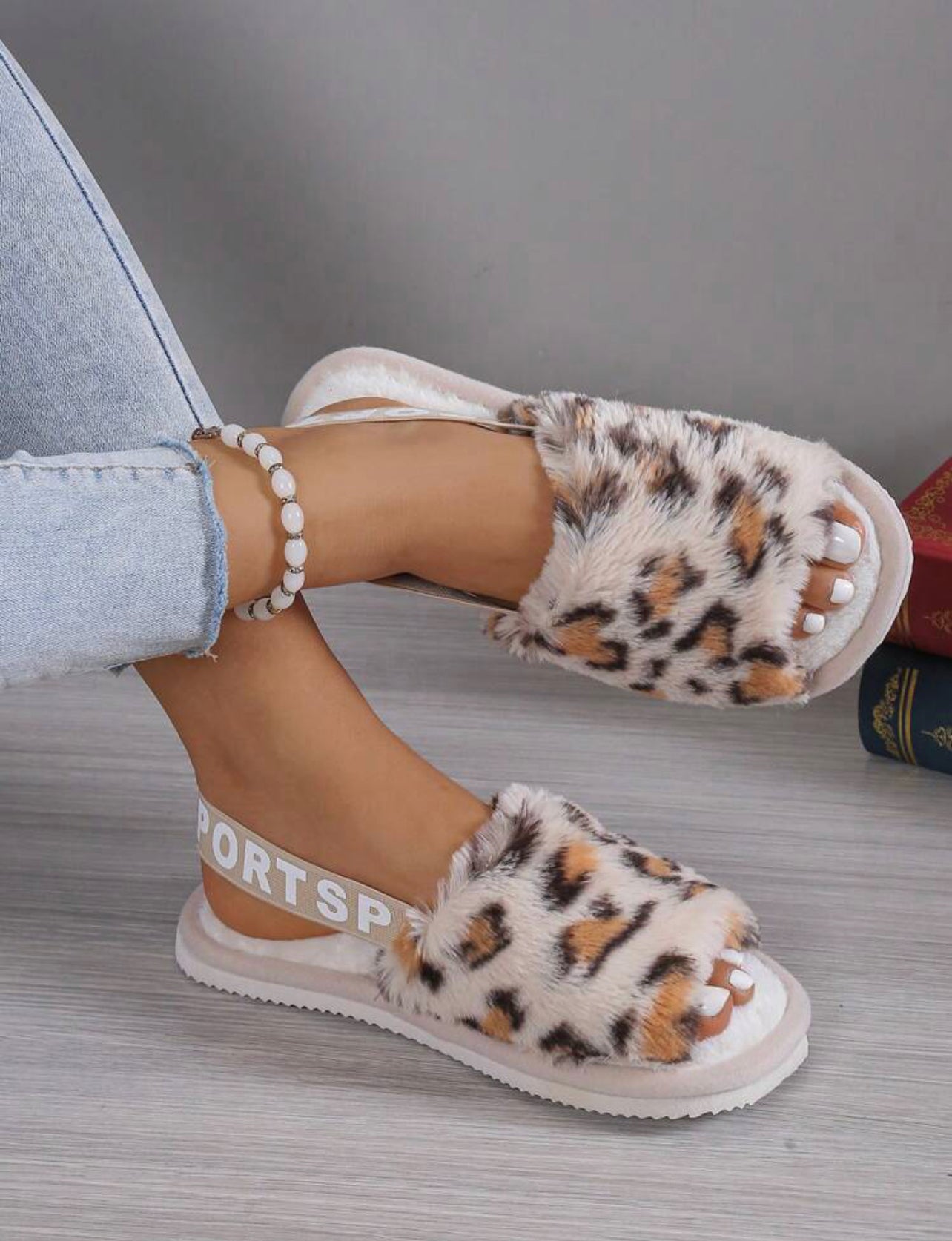 Pantoufles à fourrure bout ouvert