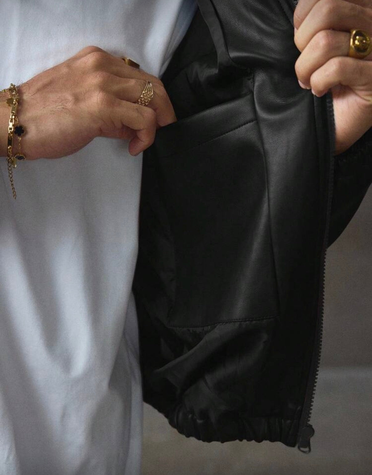 Veste "Ignition" en Simili-Cuir Noir – Broderies Flammes Gothiques