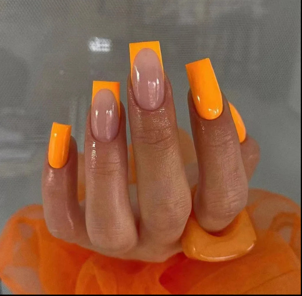Contraste Printanier – Faux Ongles Minimalistes