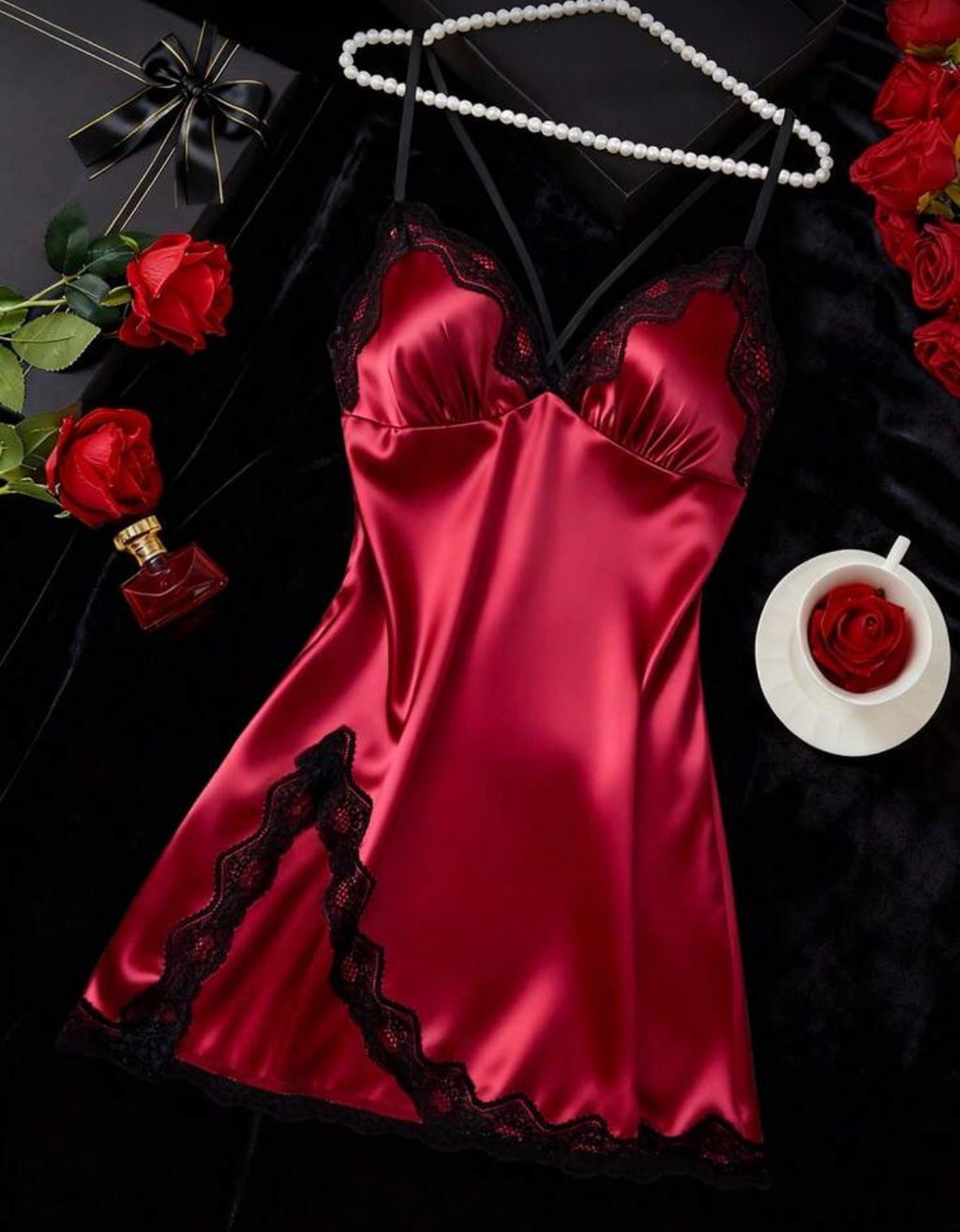 Nuisette de Nuit en Satin Soyeux avec Dentelle Florale