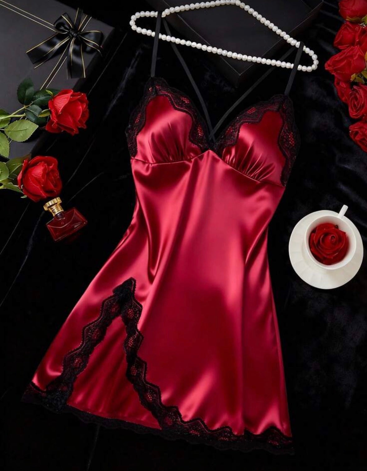 Nuisette de Nuit en Satin Soyeux avec Dentelle Florale