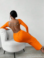 Robe Plissée À Détail De Chaîne Sans Dos