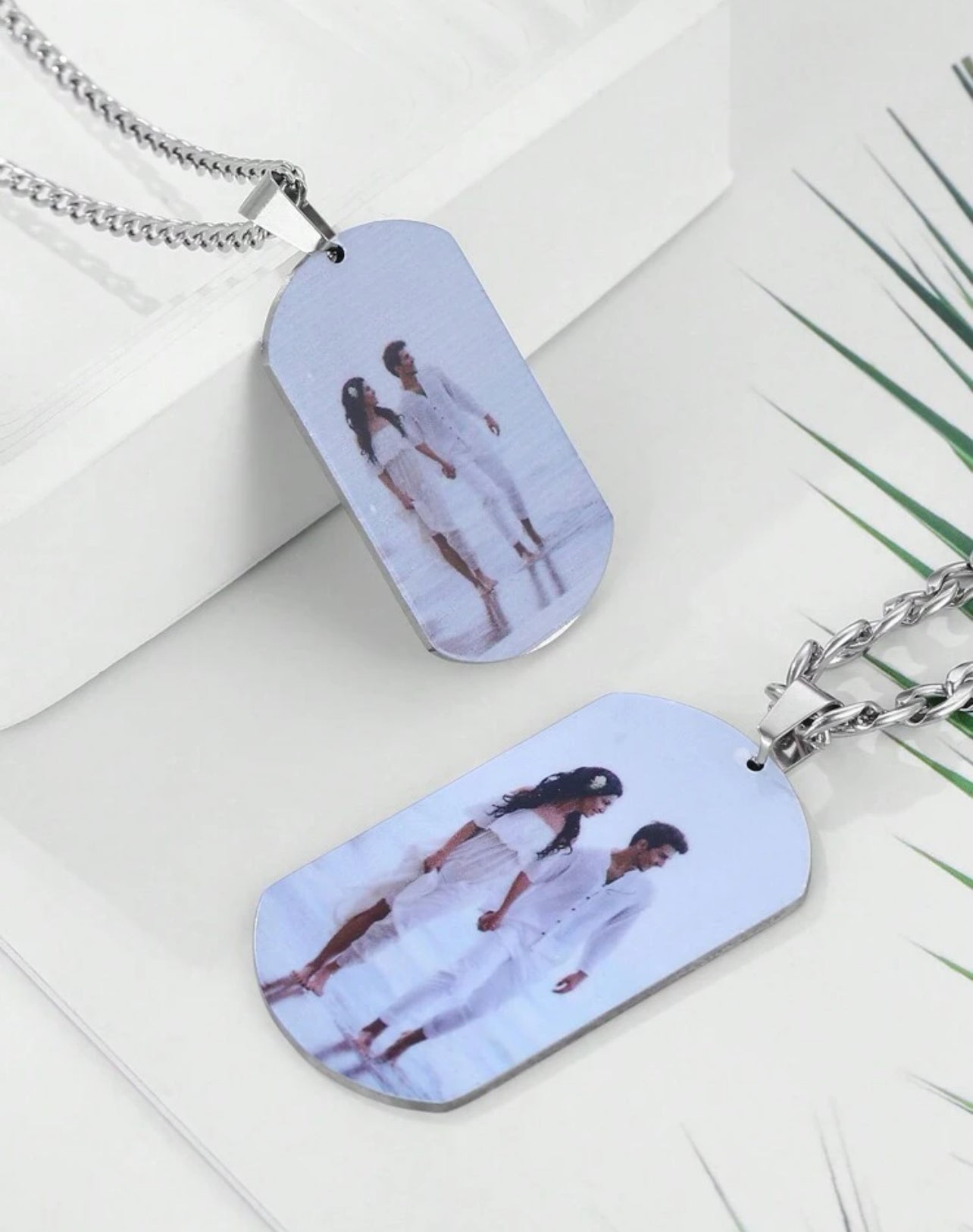 Collier unisexe plaque d’image gravée au laser couple