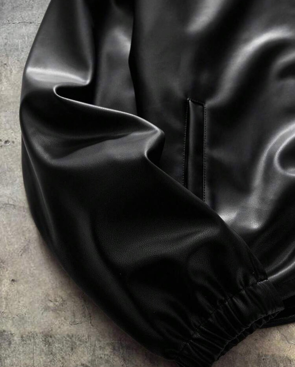 Veste Harrington Oversize en Cuir Vegan – Noir Mat