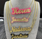 Collier personnalisé avec nom en acrylique, plaque signalétique colorée personnalisée, chaîne avec nom