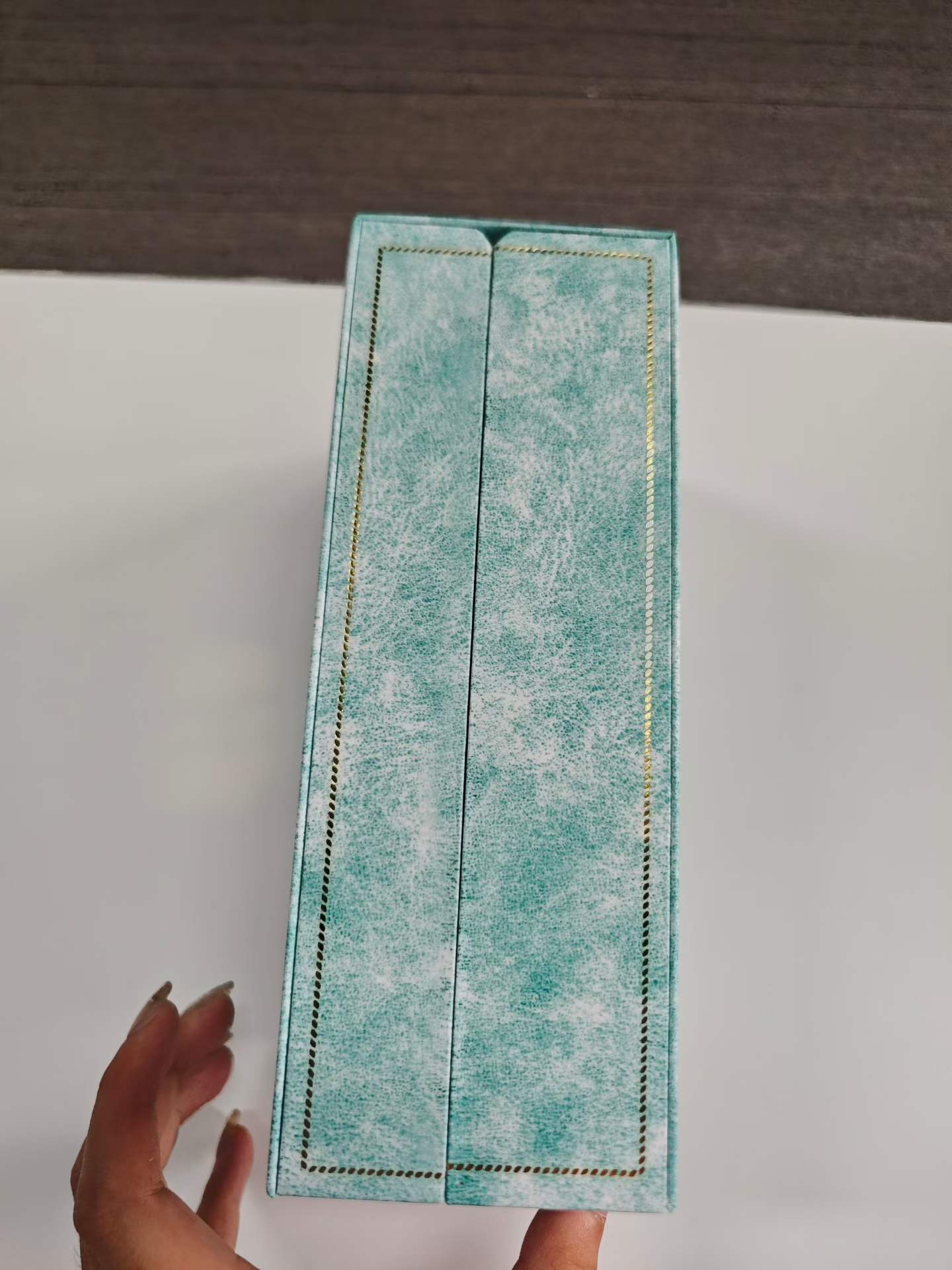 Vue latérale du coffret ARMAF Eter Arabian Sky