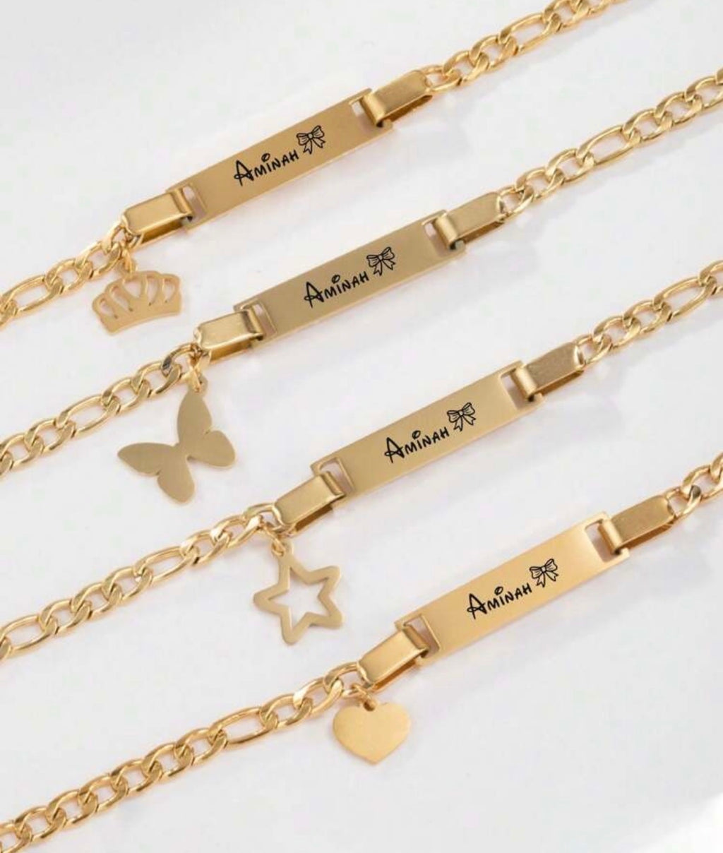 Bracelets bébé personnalisés dorés avec breloques variées