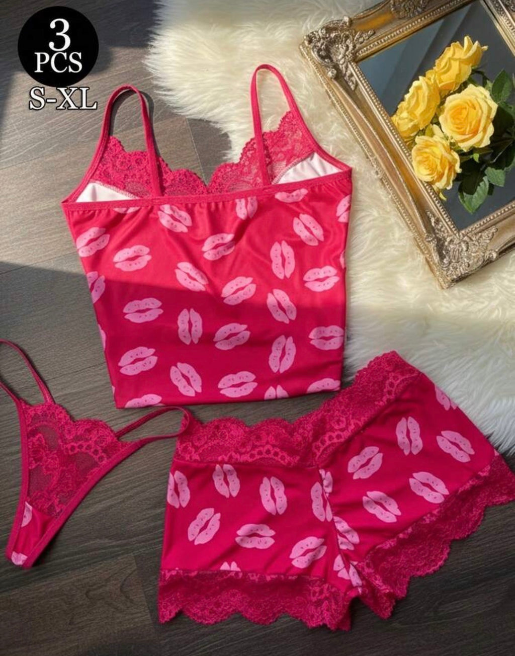 Ensemble lingerie 3 pièces rose motif lèvres - dos