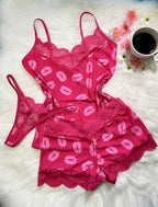 Ensemble lingerie 3 pièces rose motif lèvres - détail