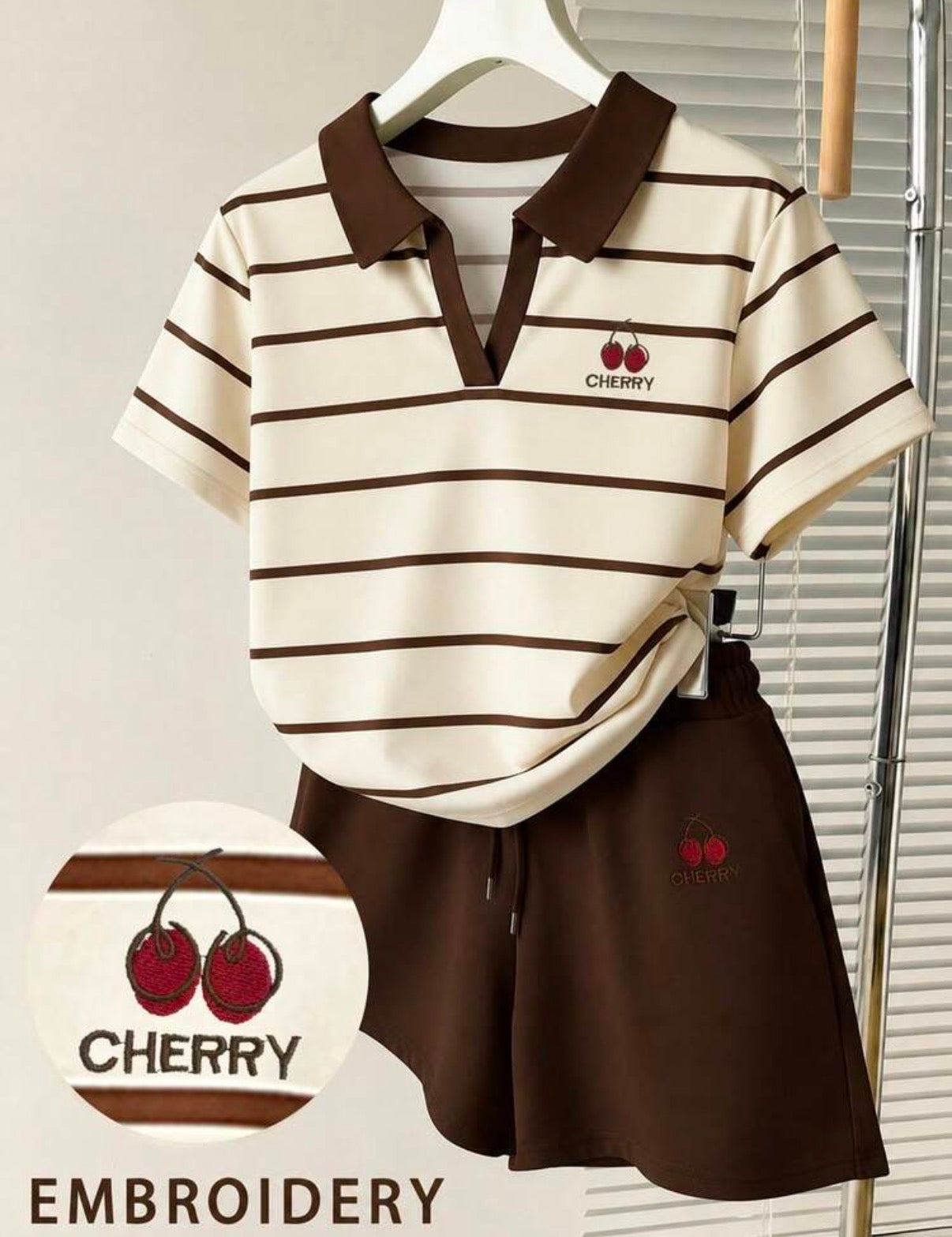 Ensemble polo et short femme écru et marron avec broderie Cherry