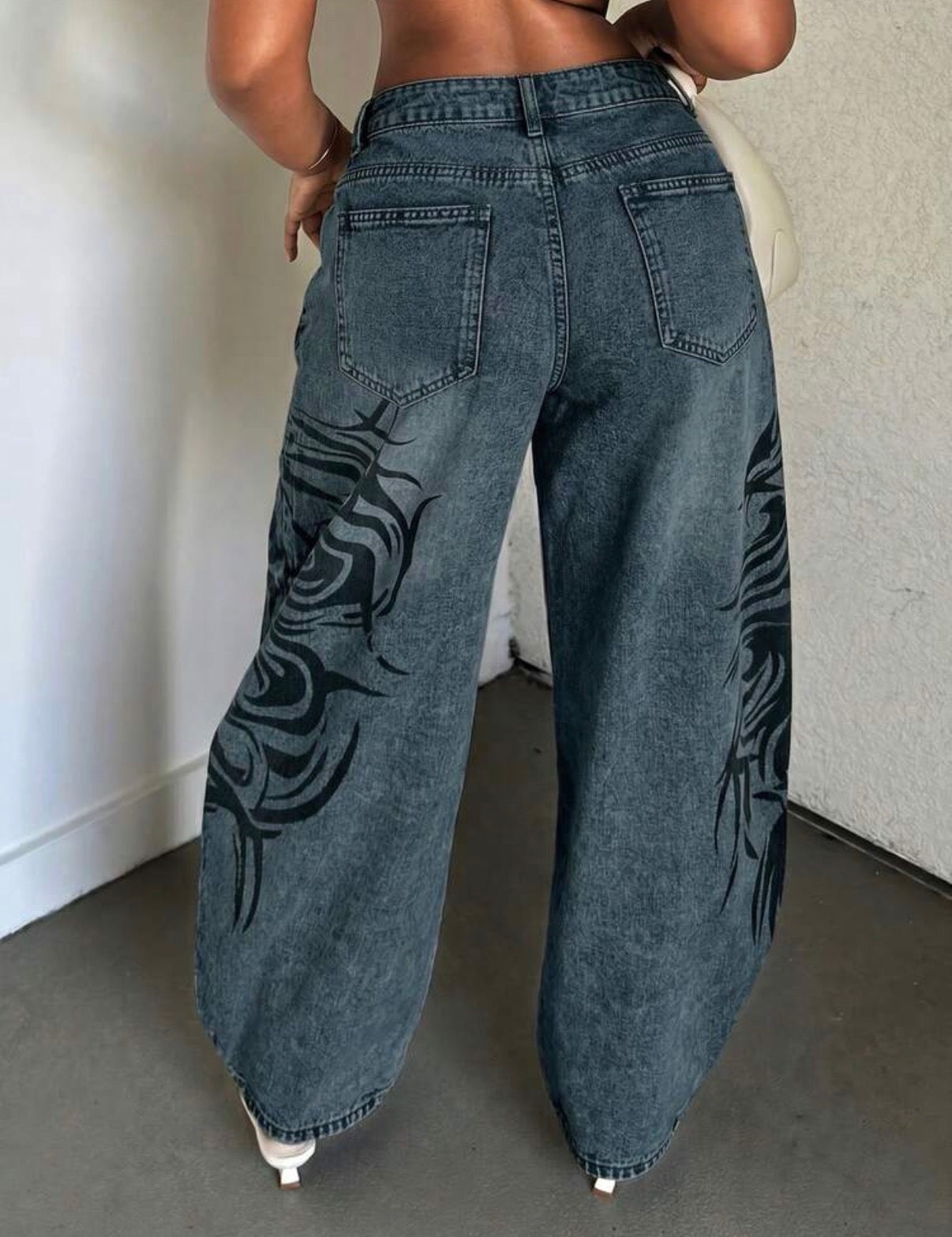 Jean wide leg femme délavé bleu à imprimé tribal - vue arrière