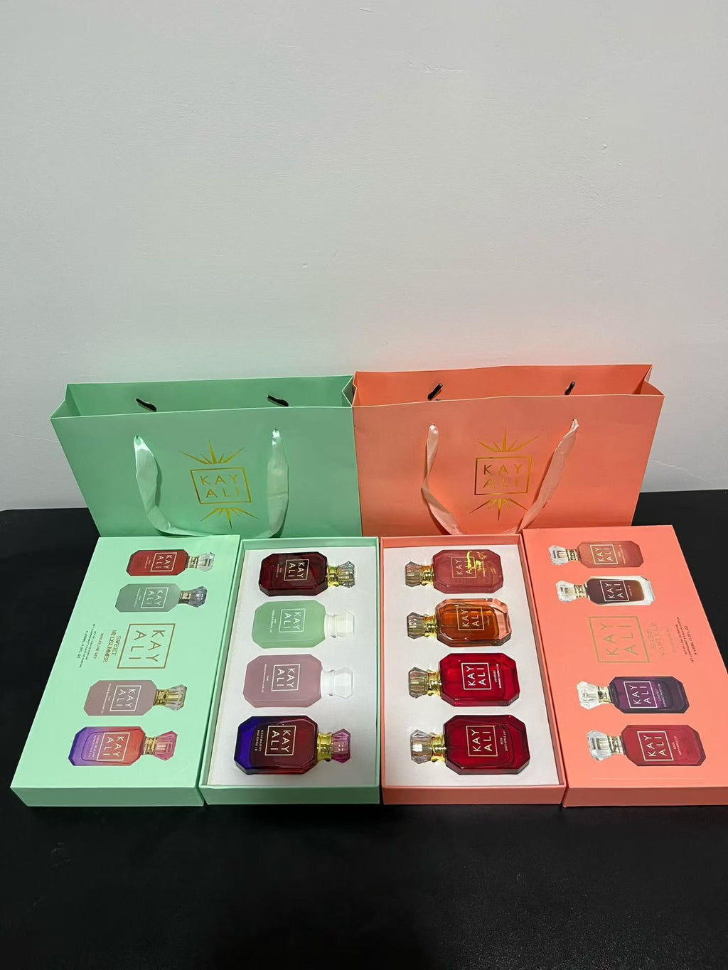 Coffrets Kay Ali Sucre Vanille et Sweet Midsummer avec mini parfums et sacs cadeaux