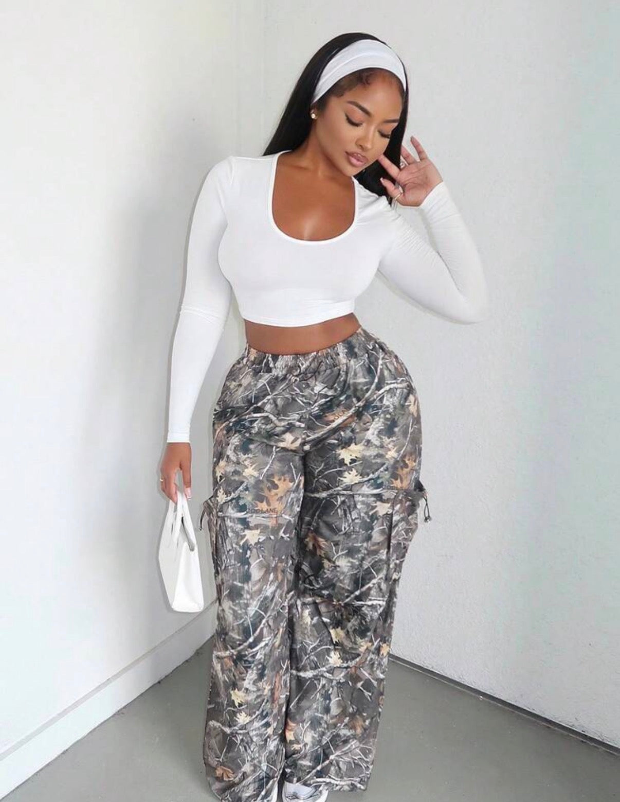 Pantalon cargo camouflage femme coupe large - look complet