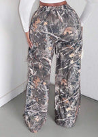Pantalon cargo camouflage femme coupe large - vue de dos