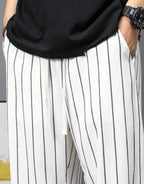 Détail pantalon large rayé blanc taille élastique et cordon