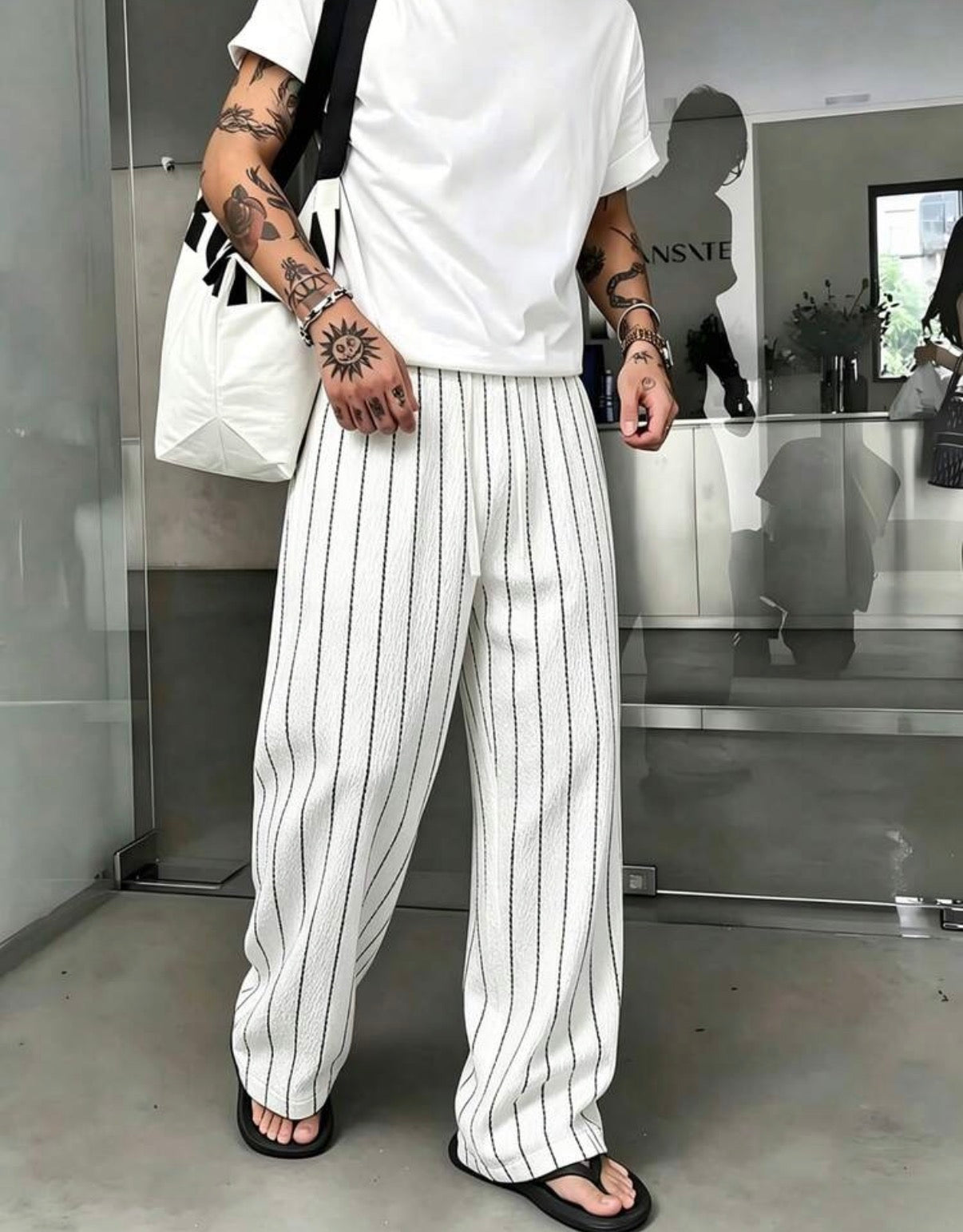 Pantalon large rayé blanc coupe fluide
