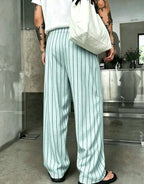 Pantalon large rayé vert d'eau vue de dos