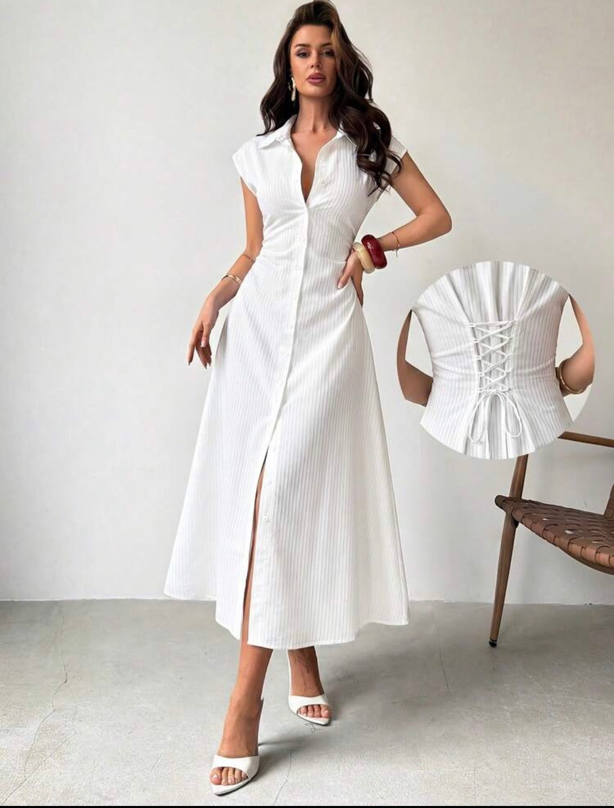 Robe chemise longue blanche rayée avec laçage au dos