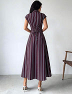 Robe chemise longue rayée bordeaux vue de dos avec laçage