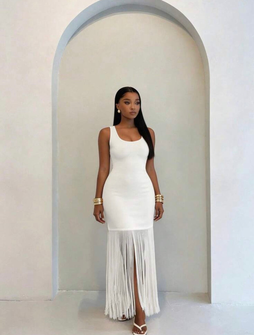 Robe longue blanche moulante à franges - vue de face